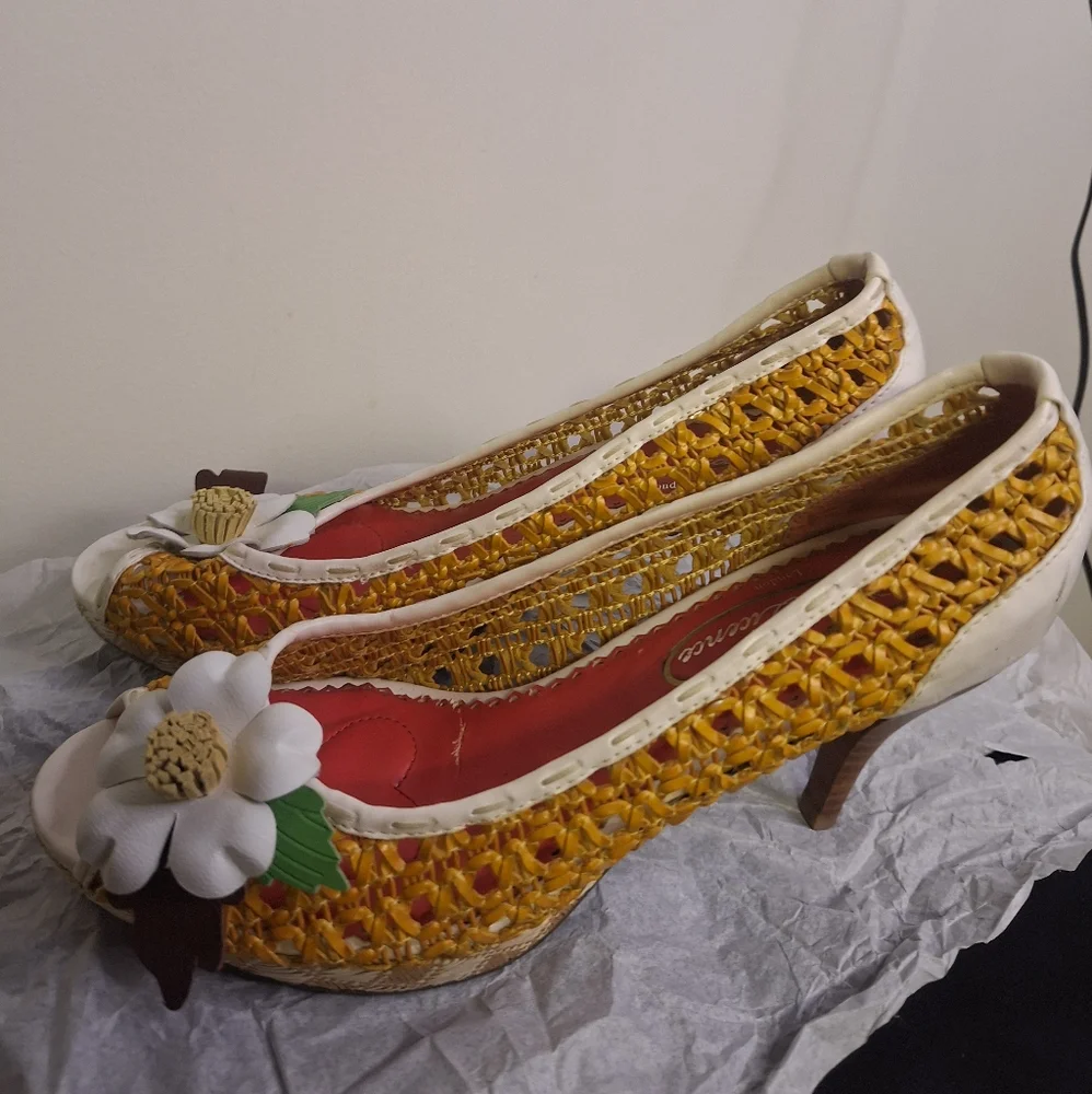 Poetic Licenses Of London Eegant Woven Peep-Toe Heel with Flower Size 8 Or Eur39